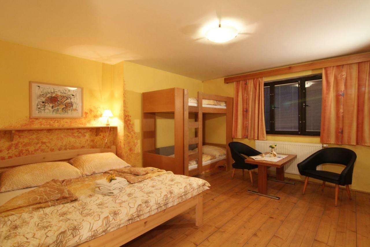 Penzion Na Kopečku Velké Karlovice Esterno foto